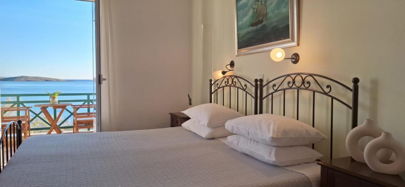 Brazzera Hotel Finikas (Syros)